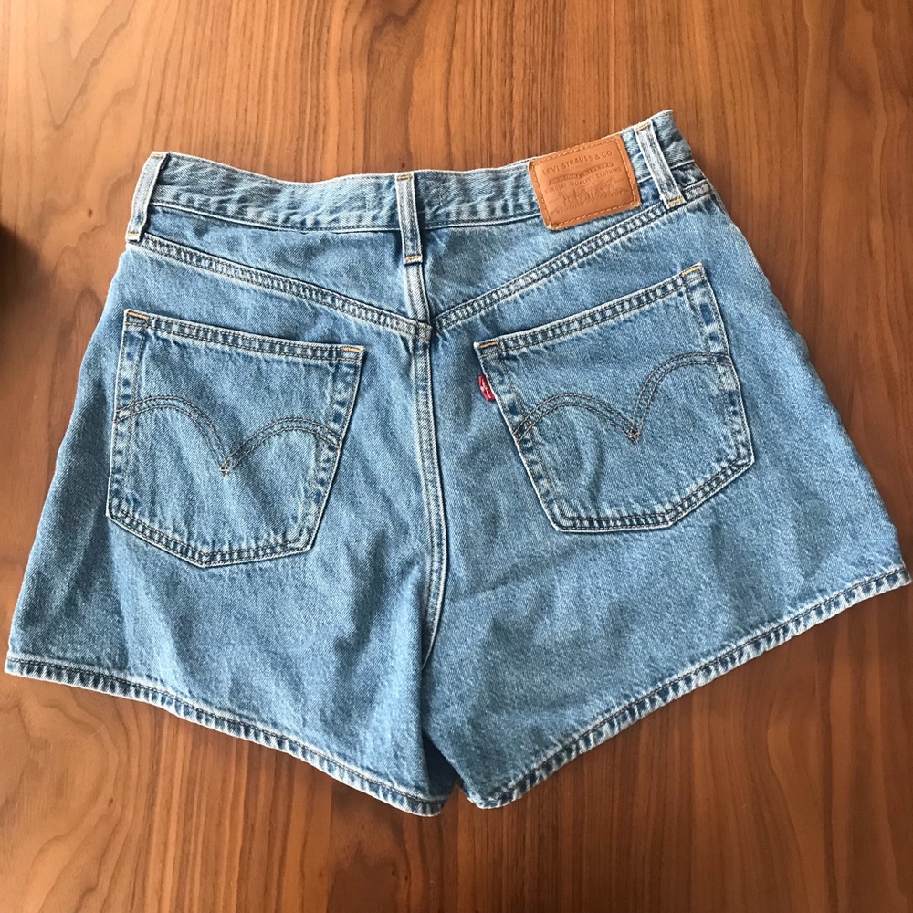 Levi’s High Loose Shorts - 29